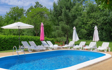 Labin 400: L'Eau, Nuage, Ciel, Plante, Piscine, La Nature, Bleu Azur, Bleu, Arbre, Mobilier De Jardin