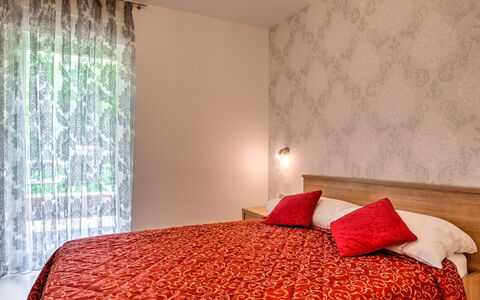 Nicole: Chambre, Pièce, Lit, Meubles, Rideau, Drap De Lit, Design Intérieur, Propriété, Traitement De Fenetre, Literie
