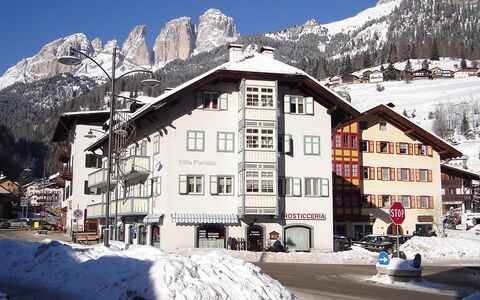 Canazei 900: Montagne, Neige, Ciel, Bâtiment, Propriété, Fenêtre, Monde, Blanc, Pente, Maison