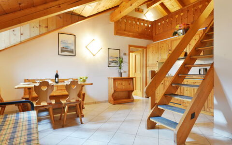 Canazei 900: Meubles, Propriété, Table, Bois, Chaise, Design Intérieur, Architecture, Sol, Sol, Dur