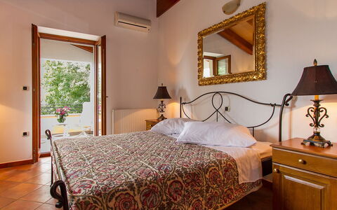 Ana: Chambre, Lit, Meubles, Pièce, Drap De Lit, Propriété, Cadre De Lit, Literie, Design Intérieur, Plafond