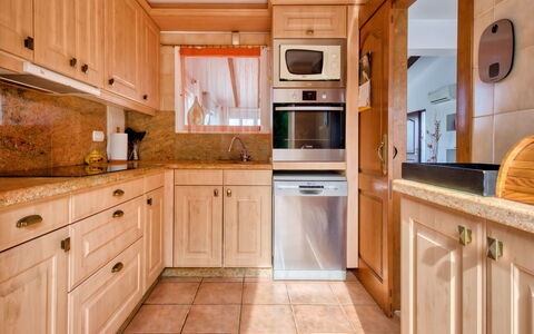 Isabel: Marron, Comptoir, Cabinetry, Propriété, Meubles, Appareil De Cuisine, Cuisine, Bois, Cuisinière, Design Intérieur