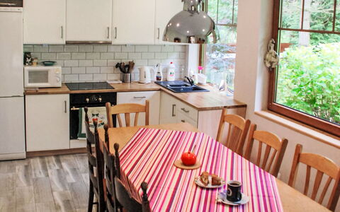 Karpacz Kowary: Meubles, Design Intérieur, Cuisine, Sol, Appareil De Cuisine, Bois, Comptoir, Sol, Principaux Appliance, Table Cuisine Et Salle A Manger