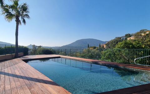 Le Belvédère: Ciel, Plante, Nuage, Bâtiment, Arbre, Ombre, Lot Terre, Maison, Bois, Chalet