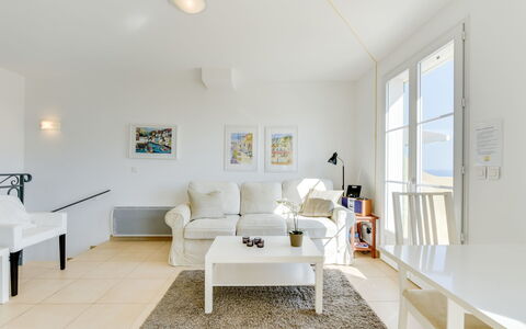 Le Belvédère: Pièce, Salon, Propriété, Blanc, Meubles, Design Intérieur, Sol, Bâtiment, Maison, Plafond