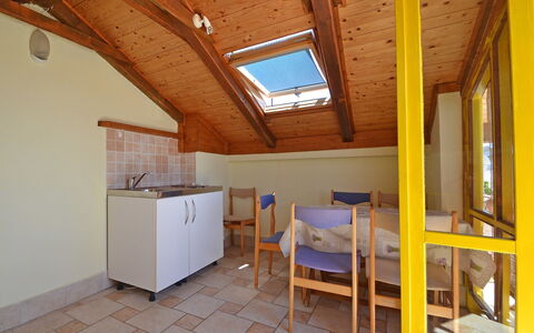 Kala: Pièce, Propriété, Bâtiment, Maison, Immobilier, Plafond, Meubles, Grenier, Design Intérieur, Daylighting