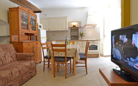 Kala: Pièce, Propriété, Salon, Meubles, Design Intérieur, Maison, Bâtiment, Table, Domicile, Immobilier