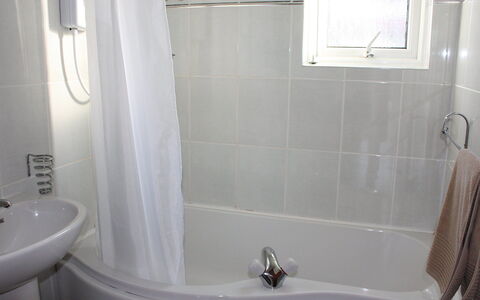 Ewan'S: Baignoire, Luminaire Plomberie, Robinet, Propriété, Photographier, Blanc, Salle De Bains, Noir, Douche