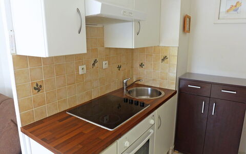 Cavalaire 300: Propriété, Pièce, Comptoir, Évier, Cuisine, Cabinetry, Meubles, Sol, Tuile, Maison