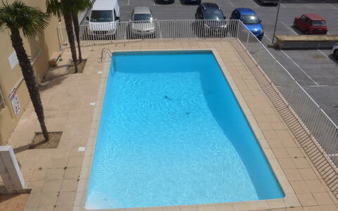 Cavalaire 300: L'Eau, Propriété, Piscine, Plante, Bleu Azur, Bleu, Rectangle, Bâtiment, Ombre, Bois