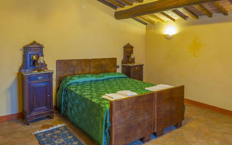 Casa la Primula: Meubles, Mur, Design Intérieur, Chambre, Lit, Bois, Sol, Sol, Pièce, Drap De Lit