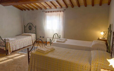 Casa la Primula: Meubles, Sol, Chambre, Sol, Lit, Cadre De Lit, Literie, Linge, Drap De Lit, Hôtel