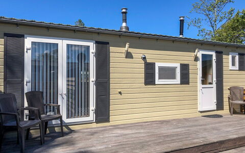 Wieringen 200: Ciel, Propriété, Fenêtre, Bois, Éclairage, Architecture, Chaise, Arbre, Chalet, Porte