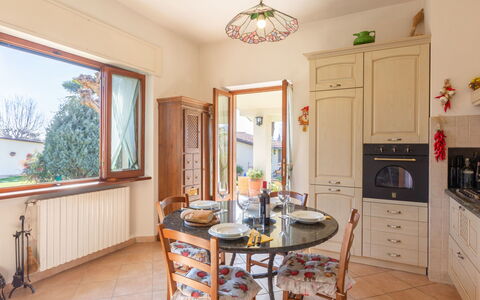 Marinella: Propriété, Pièce, Meubles, Bâtiment, Immobilier, Design Intérieur, Maison, Cuisine, Plafond, Sol