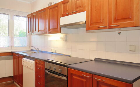 Olešná: Comptoir, Cabinetry, Cuisine, Pièce, Propriété, Meubles, Placard, Bâtiment, Design Intérieur, Tache De Bois