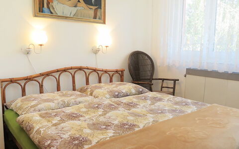 Olešná: Chambre, Lit, Meubles, Pièce, Drap De Lit, Propriété, Literie, Cadre De Lit, Matelas, Sol