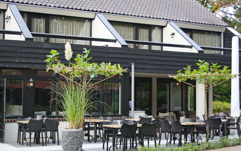 Lochem 500: Maison, Propriété, Domicile, Bâtiment, Siding, Zone Résidentielle, Toit, Immobilier, Arbre, Cour