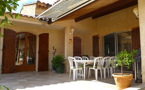 La Péguière: Propriété, Bâtiment, Maison, Immobilier, Domicile, Patio, Cour, Porche, Pièce, Biens