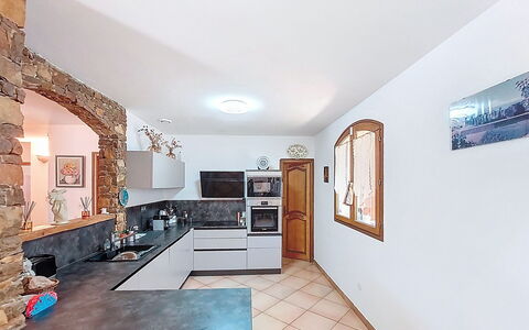 La Péguière: Cuisine, Design Intérieur, Comptoir, Meubles, Sol, Plafond, Sol, Cabinetry, Pièce, Appareil De Cuisine