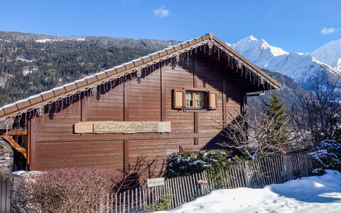 Le Clos Alpin: Ciel, Bâtiment, Plante, Fenêtre, Montagne, Neige, Nuage, Paysage Naturel, Maison, Pente