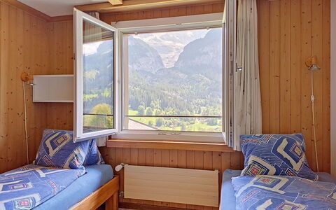 Chalet Almis 5: Meubles, Design Intérieur, Plafond, Pièce, Tache De Bois, Vernis, Chaise, Rideau, Dur