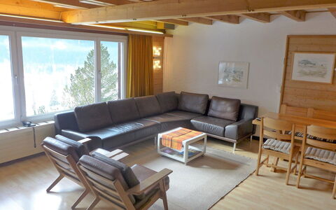 Chalet Almis 5: Canapé, Table, Meubles, Propriété, Bois, Canapé-Lit, Design Intérieur, Salon, Sol, Sol