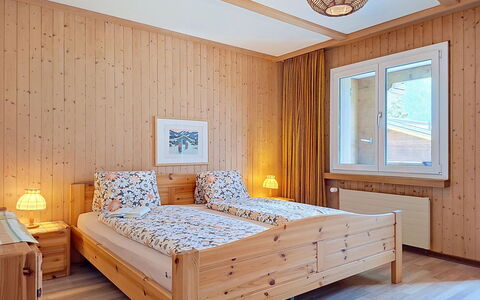 Chalet Almis 5: Design Intérieur, Meubles, Bois, Lit, Sol, Chambre, Sol, Plafond, Pièce, Literie