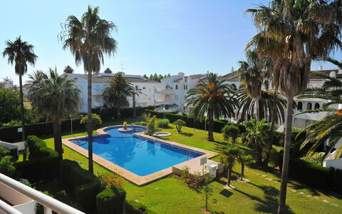 San Esteban: L'Eau, Plante, Ciel, Propriété, Piscine, Bleu Azur, Arbre, Bâtiment, Arecales, Condominium
