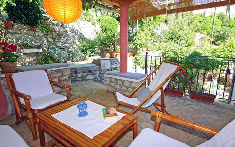 Mirna: Propriété, Patio, Pièce, Meubles, Bâtiment, Immobilier, Plate-Forme, Porche, Maison, Design Intérieur