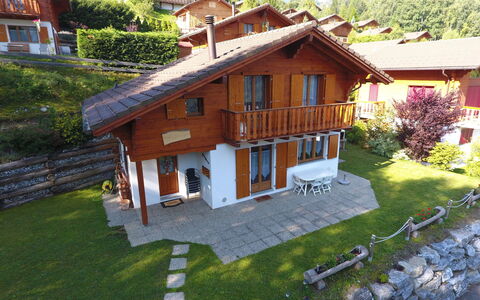 Elorian: Plante, Bâtiment, Fenêtre, Propriété, Arbre, Maison, Bois, Lot Terre, Loisir, Herbe
