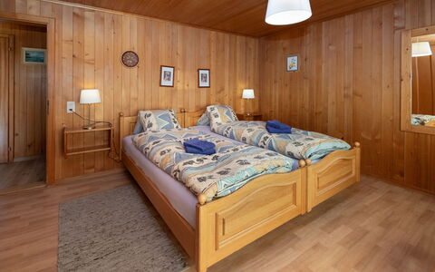 Chalet Spassvogel: Bois, Design Intérieur, Chambre, Lit, Meubles, Plafond, Pièce, Sol, Sol, Cadre De Lit