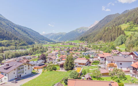 Christian: Montagnes Relief, Montagne, Village De Montagne, Station De Montagne, Ville, Zone Résidentielle, Chaîne De Montagnes, Ciel, Village, Établissements Humains