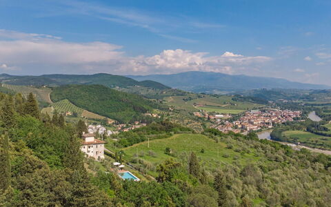 Villa Monteloro: Montagnes Relief, Ciel, Station De Montagne, Végétation, Colline, Montagne, Montagnes, Nuage, Région Sauvage, Ville