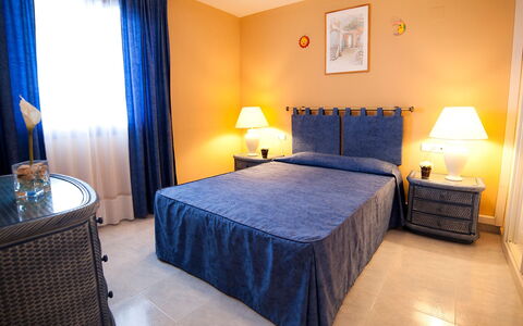 Turquesa Beach 03: Chambre, Lit, Pièce, Meubles, Propriété, Drap De Lit, Cadre De Lit, Design Intérieur, Sol, Matelas