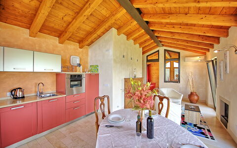 Casa Lucia: Propriété, Pièce, Bâtiment, Maison, Design Intérieur, Plafond, Meubles, Comptoir, Chalet, Grenier