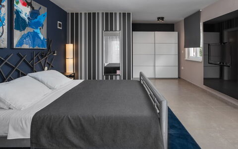 Villa Puntizela: Chambre, Meubles, Pièce, Lit, Propriété, Design Intérieur, Drap De Lit, Cadre De Lit, Bâtiment, Mur