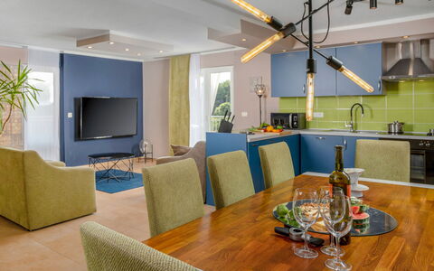 Villa Puntizela: Meubles, Propriété, Table, Canapé, Plante D'Appartement, Bois, Design Intérieur, Éclairage, Sol, Salon