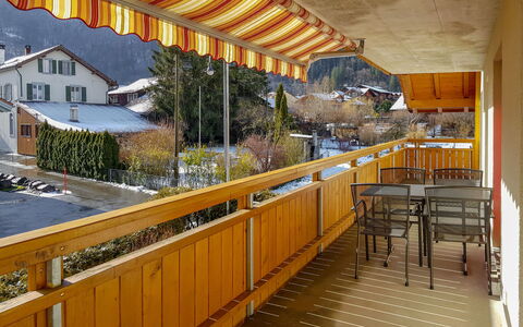 Oberei: Propriété, Fenêtre, Bâtiment, Bois, Arbre, Immobilier, Loisir, Ombre, Sol, Plante