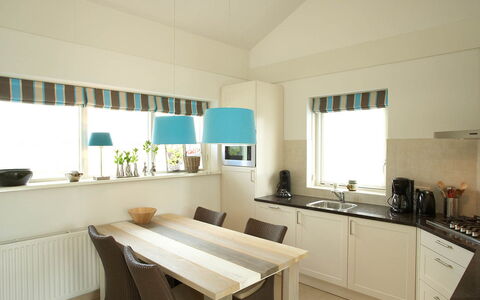 Krekt Oer 'T Wetter: Propriété, Pièce, Meubles, Design Intérieur, Bâtiment, Cuisine, Maison, Cabinetry, Plafond, Immobilier