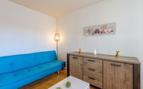 Le Méditerranée: Propriété, Cabinetry, Meubles, Canapé, Table, Tiroir, Bois, Bleu Azur, Design Intérieur, La Commode
