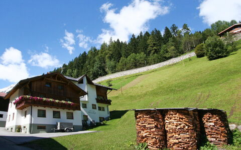 Kappl 150: Nuage, Ciel, Plante, Montagne, Paysage Naturel, Bâtiment, Montagnes, Arbre, Lot Terre, Pente