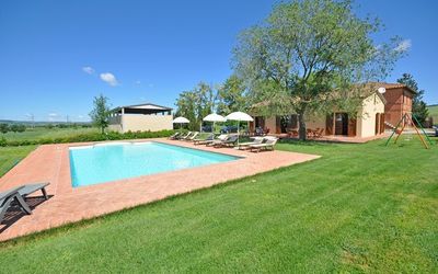 Pienza: Propriété, Piscine, Herbe, Immobilier, Domicile, Lot Terre, Maison, Biens, Bâtiment, Arrière-Cour