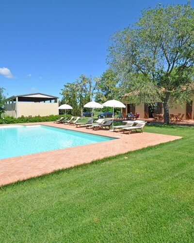 Pienza: Propriété, Piscine, Herbe, Immobilier, Domicile, Lot Terre, Maison, Biens, Bâtiment, Arrière-Cour