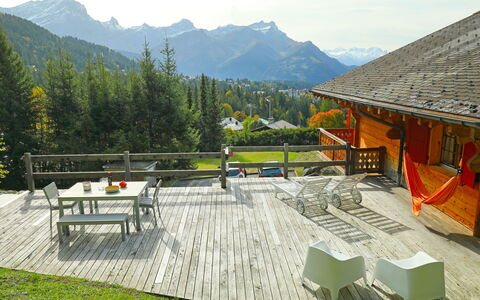 Saint Piran: Montagne, Ciel, Bâtiment, Nuage, Propriété, Arbre, Plante, Lot Terre, Loisir, Paysage Naturel