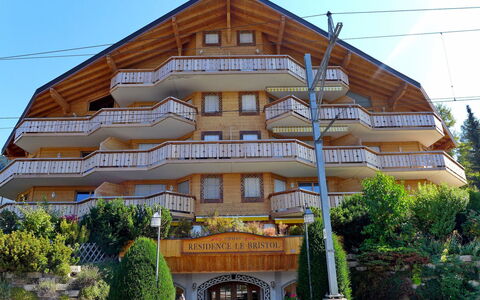 Villars 785: Plante, Ciel, Bâtiment, Propriété, Fenêtre, Arbre, Condominium, Design Urbain, Maison, Immobilier