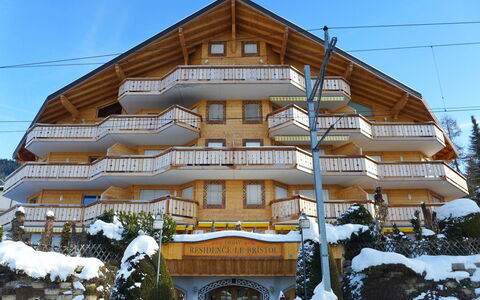 Villars 785: Ciel, Bâtiment, Neige, Fenêtre, Plante, Maison, Design Urbain, Arbre, Zone Résidentielle, Bois