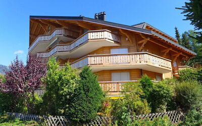 Villars 785: Ciel, Plante, Bâtiment, Propriété, Communauté Des Plantes, Fenêtre, Arbre, Maison, Paysage Naturel, Lot Terre