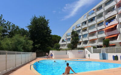 La Grande Motte 222: L'Eau, Ciel, Propriété, Bâtiment, Nuage, Fenêtre, Piscine, Bleu Azur, Plante, Loisir