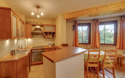 Pod Jesionem: Cabinetry, Comptoir, Fenêtre, Évier, Bois, Chaise, Cuisine, Appareil De Cuisine, Design Intérieur, Bâtiment