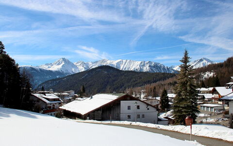 Lueg Ins Land: Nuage, Ciel, Montagne, Neige, Bâtiment, Pente, Fenêtre, Maison, Arbre, Montagnes